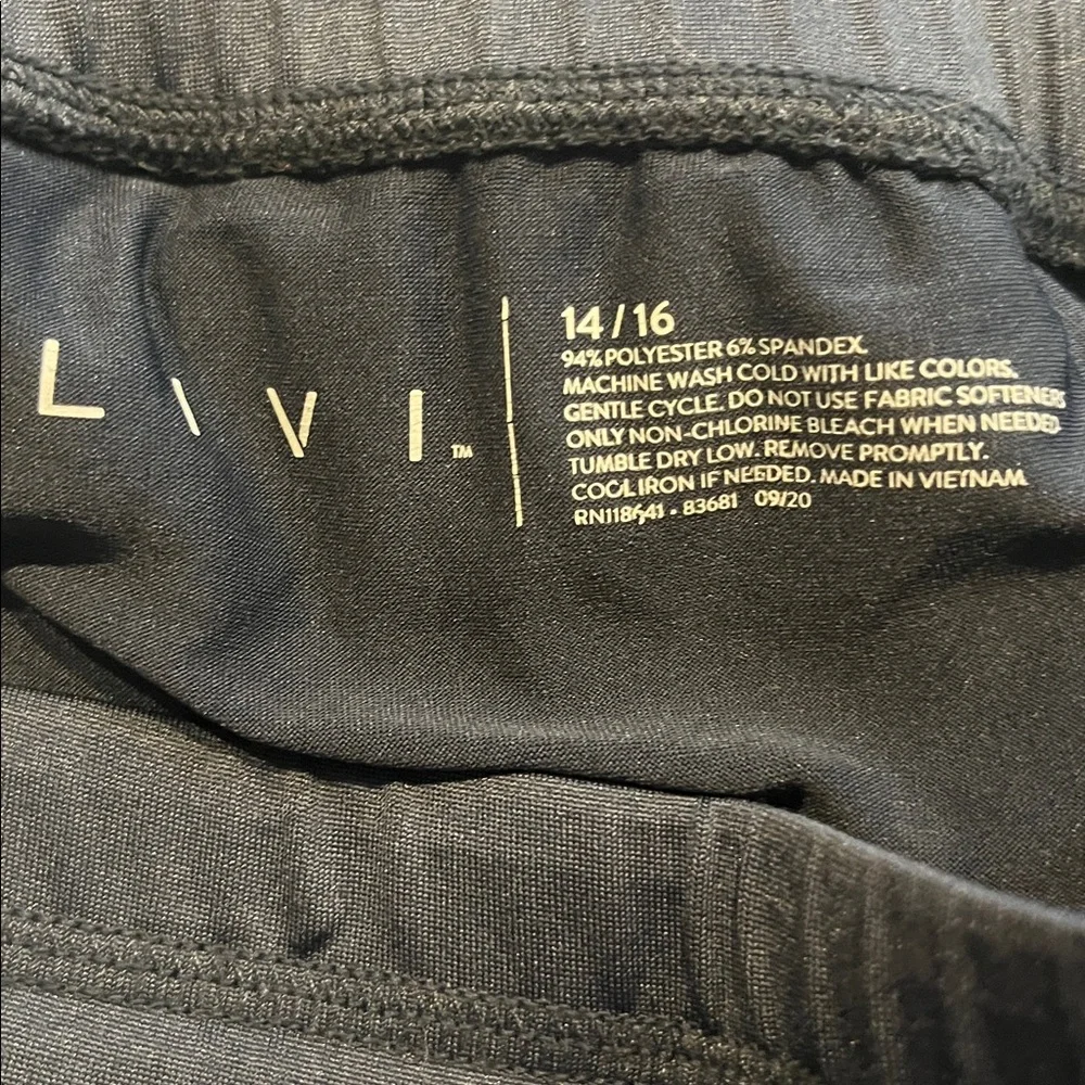 Livi navy blue athletic shorts with rash shirt under. Size 14/16. Pockets - Picture 6 of 7